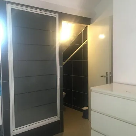 Room Near The Center With Bathroom And Kitchen Brussels Exterior photo